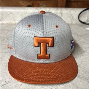 Nike UT fitted baseball cap. Gray and Orange T Logo Cap